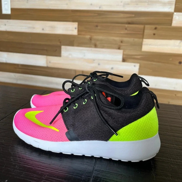 Nike Roshe One Bright GS Size 4.5 Y - Picture 3 of 8